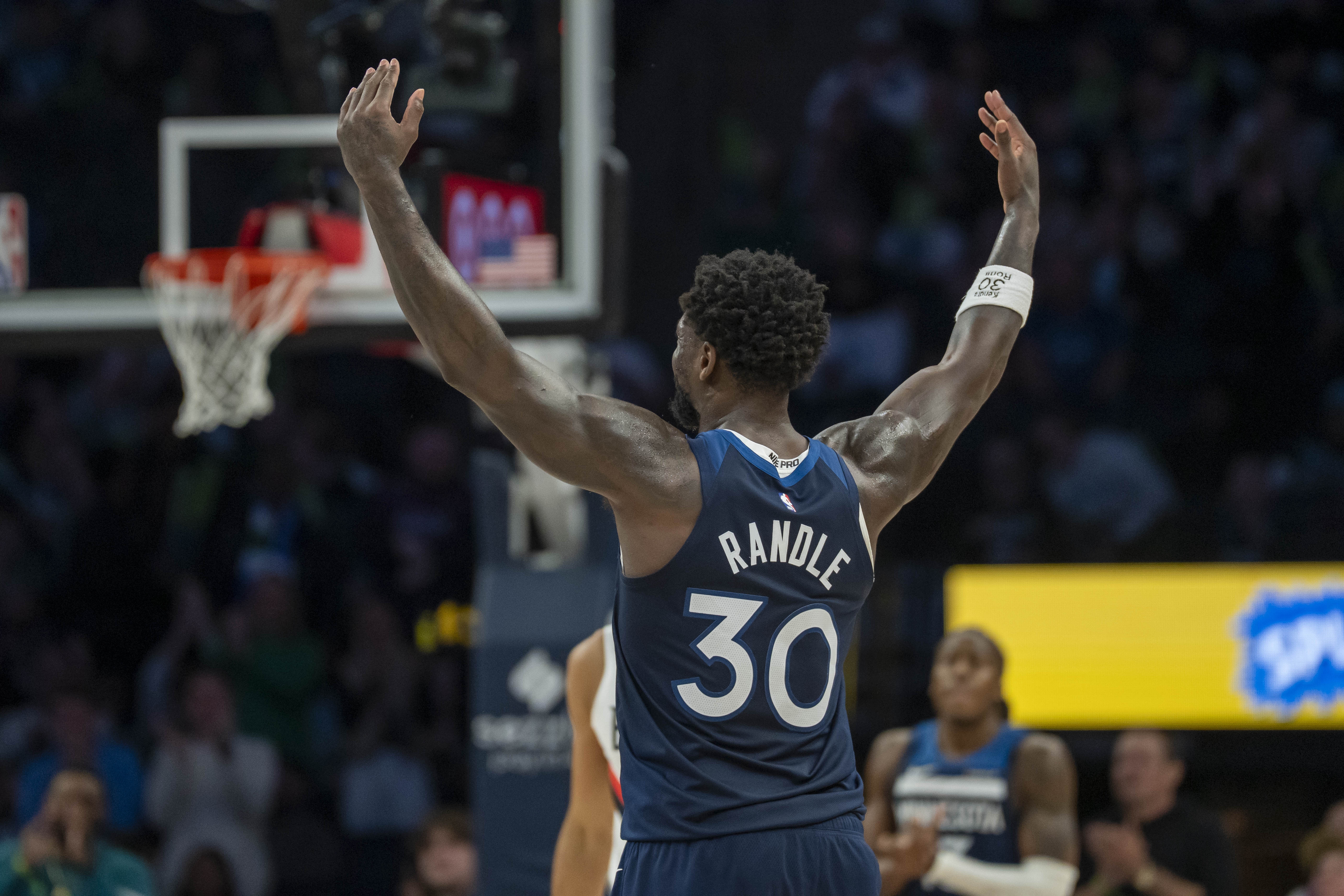 狗子28注册登录-兰德尔：我们防守其实不错 但开局给了对手太多二次进攻机会